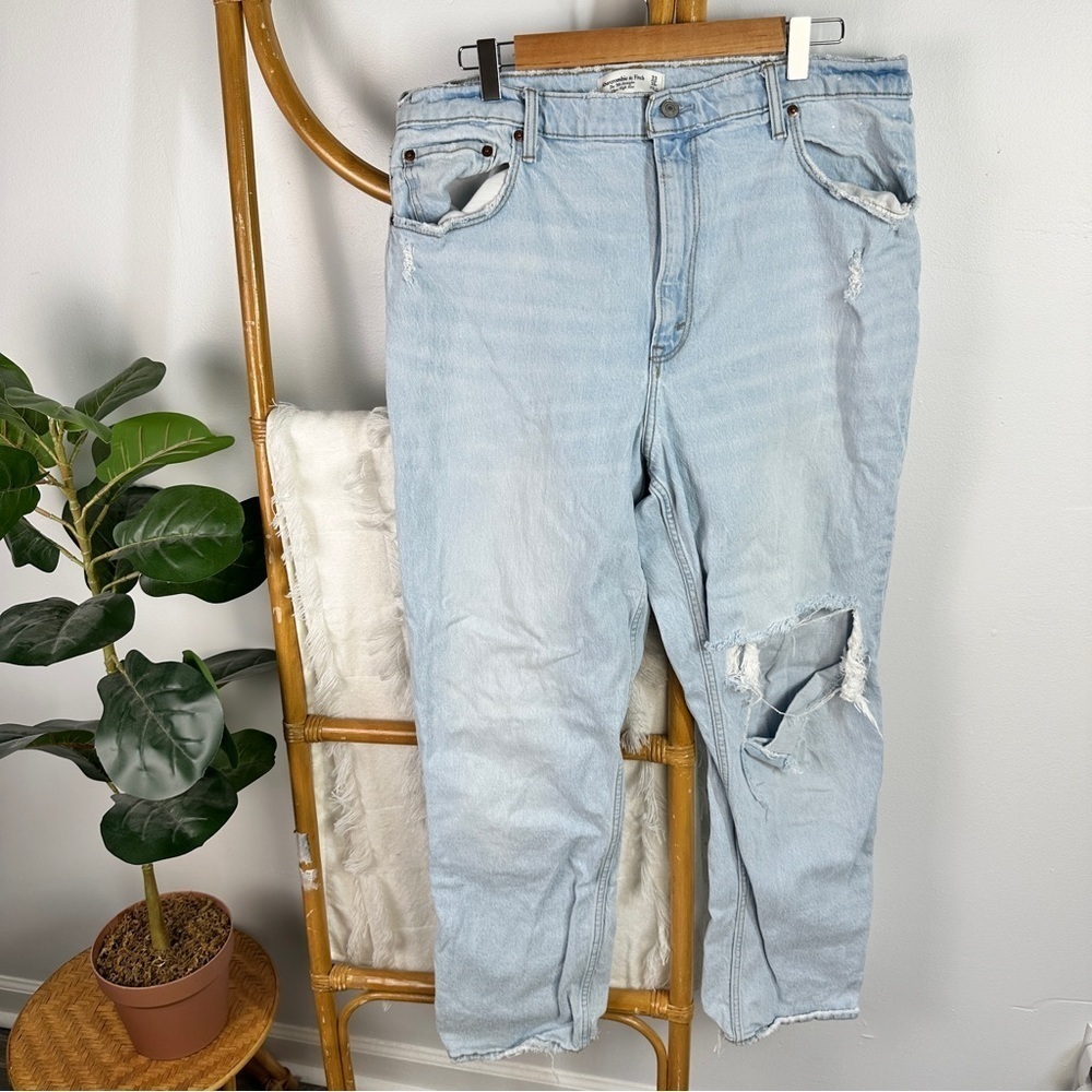Abercrombie and Fitch The 90s Straight Ultra High Rise Light Wash sz 16 R - Picture 3 of 6